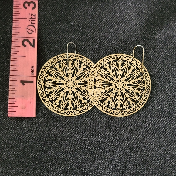 Gold disc pendant earrings - Picture 2 of 2